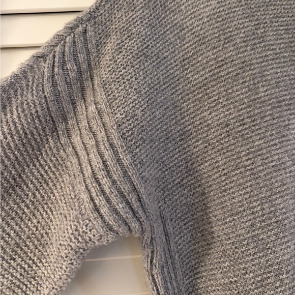 Madewell Women’s Light Gray Crewneck Sweater - Picture 4 of 4